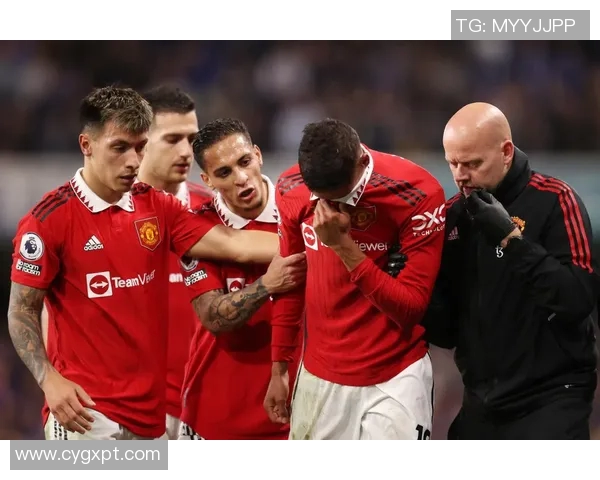 利物浦与曼城激战正酣比分悬念迭起球迷热情高涨